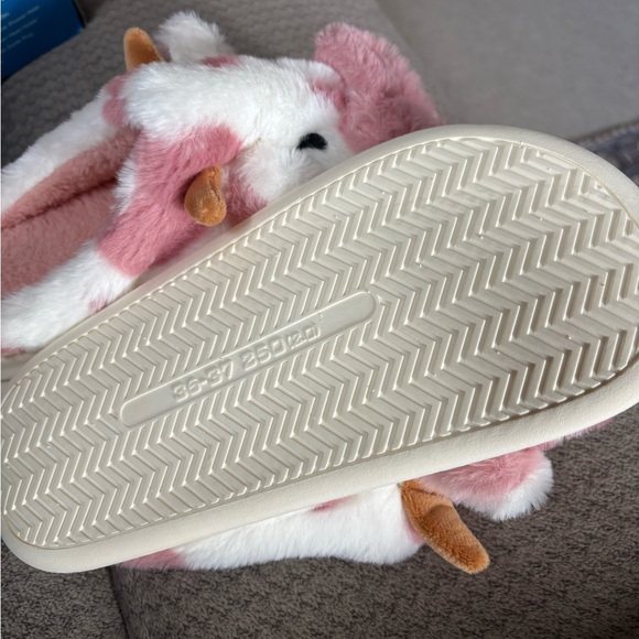 Woman’s size 6.5 slippers - Picture 8 of 8